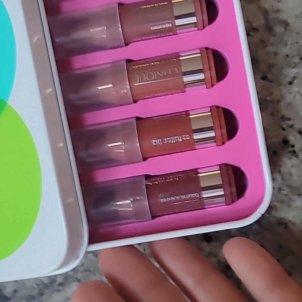 Clinique Chubbettes RARE Lip Set - Picture 5 of 16